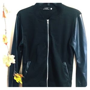 Jacket zippered front